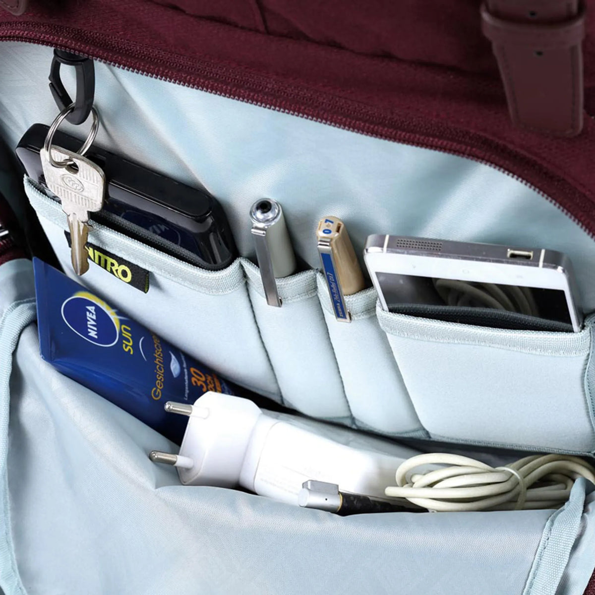 NITRO Freizeitrucksack mit Laptopfach Urban Collection Weekender weinrot
