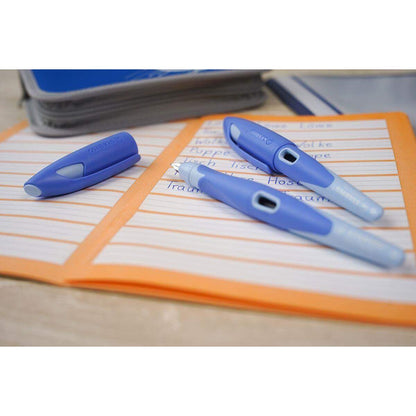 Ergonomischer Schulfüller für Linkshänder mit Anfänger-Feder A - STABILO EASYbirdy Pastel Edition in blau/hellblau - Einzelstift - inklusive Patrone und Einstellwerkzeug - Schreibfarbe blau (löschbar)